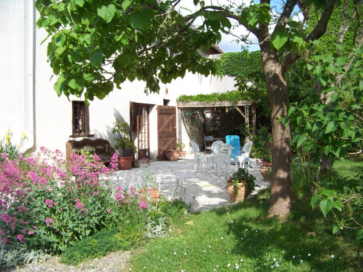 Grande Maison Atypique Le Burgaud Bagian luar foto